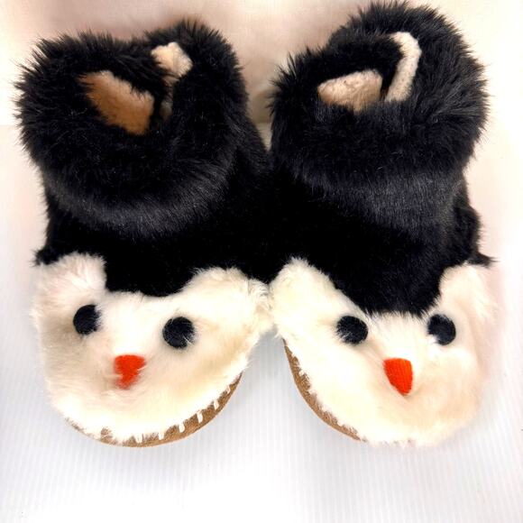 Hanna Andersson Other - HANNA ANDERSSON Slippers Kids 13 Penguin Fuzzy Winter Moccasin Faux Fur Neutral